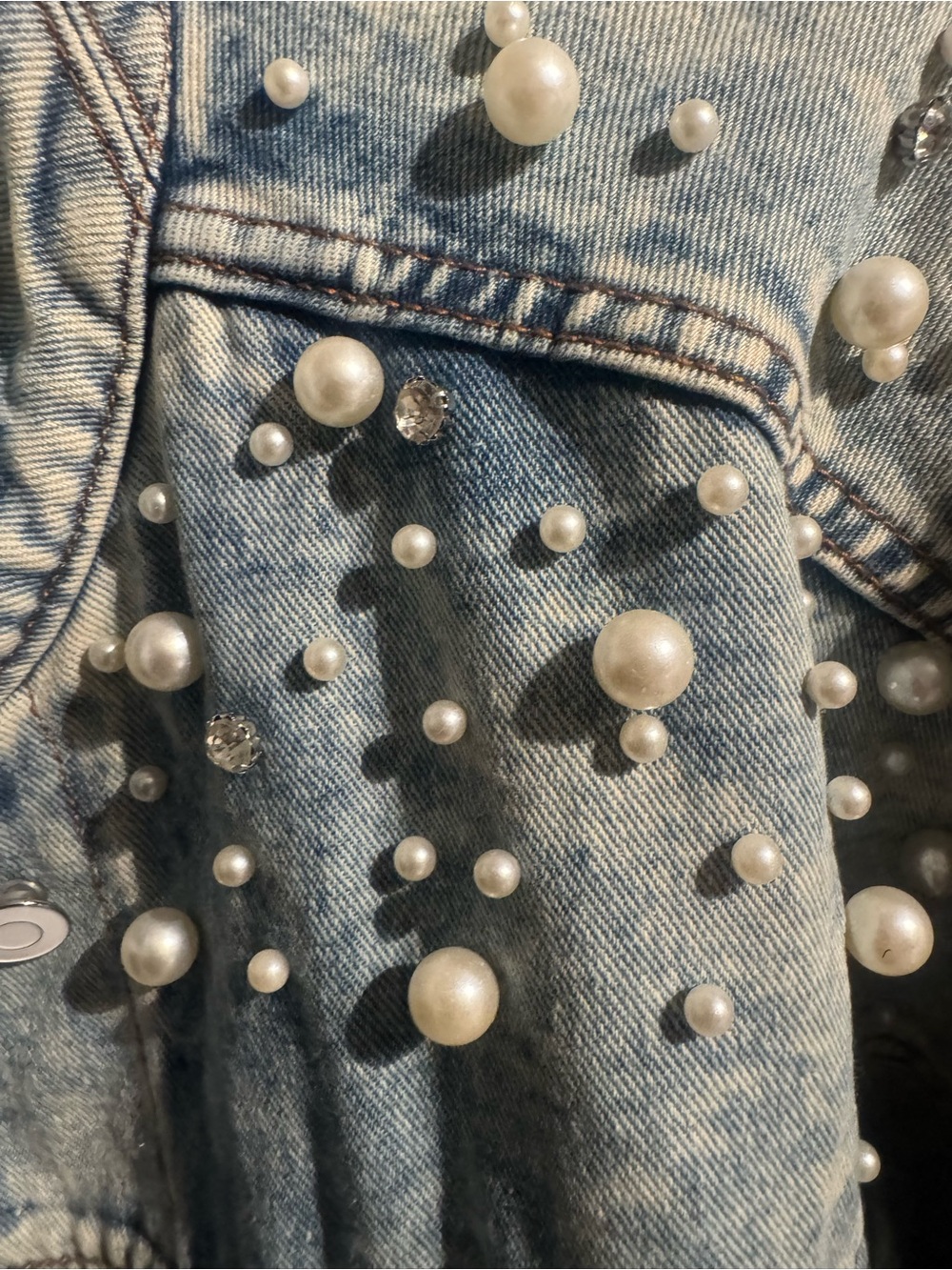 Pearl-Embellished Light Wash Denim Jacket - Women - Picture 2 of 7